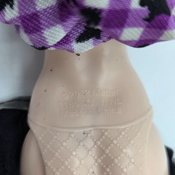 Ever After High Raven Queen Enchanted Picnic Fashion Doll by Mattel - Picture 3 of 6